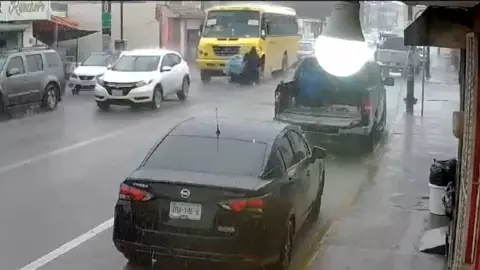 Camión atropella a hermanos