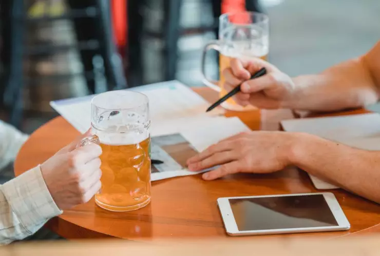 ¿Puedo tomar cerveza en el trabajo?