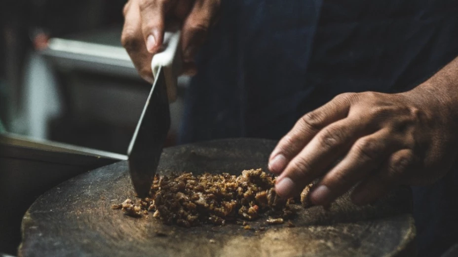 Taquero acuchilla a su compañero por bajar el volumen de la música