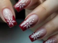 10 ideas de uñas copo de nieve para presumir en Navidad
