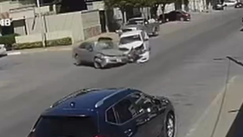 accidente-en-guasave-sinaloa-mujer-sale-expulsada-choque-en-heriberto-valdes-y-juventino-rosas