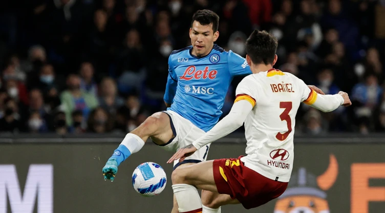 Chucky Lozano ante la Roma