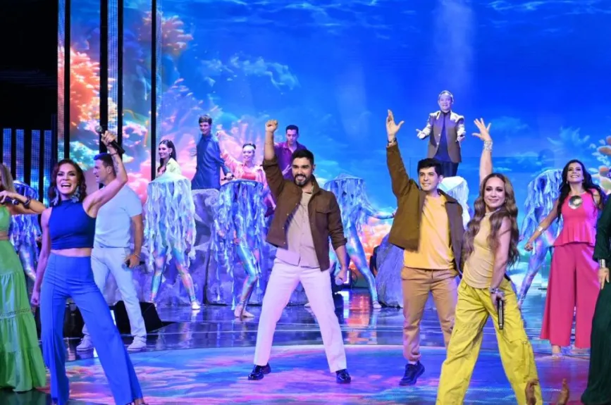¡Qué gran inicio! Con la guía del maestro Raúl Carballeda y el respaldo de los queridos exacadémicos, el escenario se iluminó con las melodías de “Hakuna Matata” y “Bajo del Mar”. La alegría y el ritmo contagiaron a todos, llenando el ambiente de risas y sonrisas.