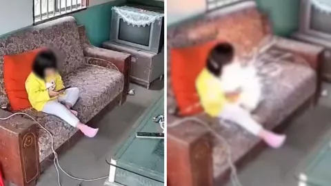 Cyn Marínez posó junto al exfutbolista durante un encuentro en una cancha de fútbol