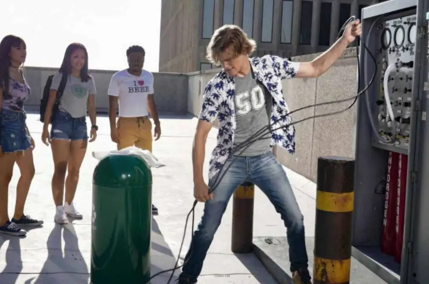 Lucas Till MacGvver