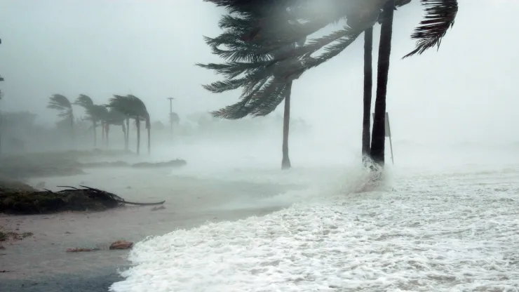 Después de las inundaciones en Veracruz, Mhoni Vidente anunció que vendrán los huracanes.