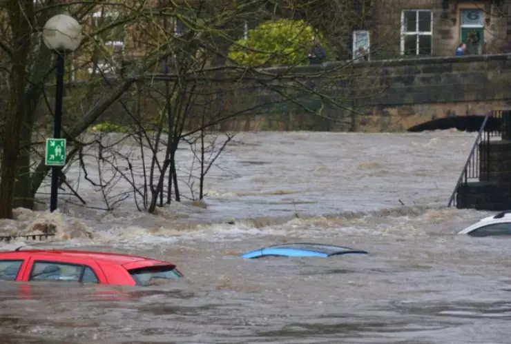 Qué hacer si tu auto queda atrapado en una inundación
