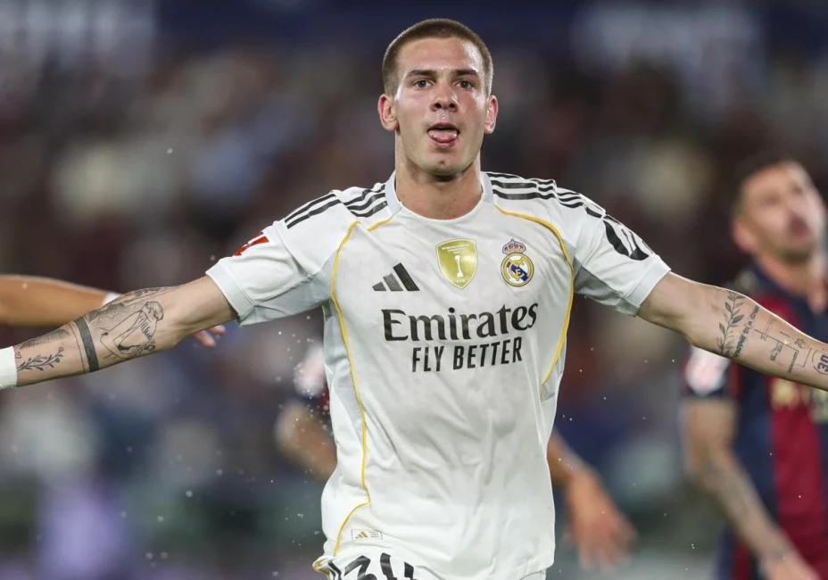 Franco Mastantuono con el Real Madrid.jpg