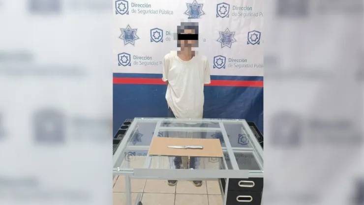 Torreón Detienen a hombre con cuchillo afuera de kínder.jpg