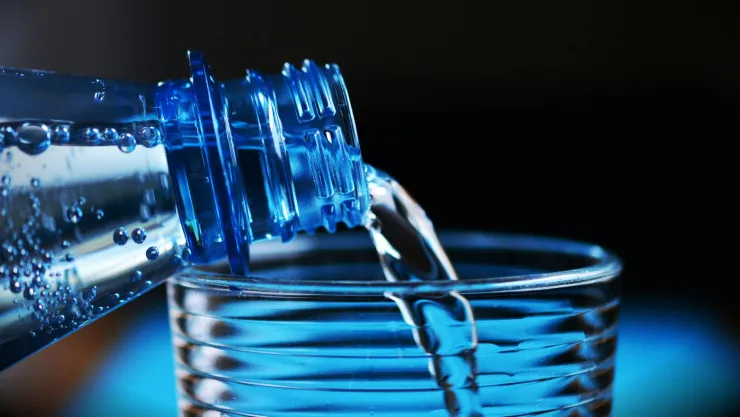 ¿Cuáles son los riesgos y beneficios de beber agua gasificada? Esto revela la ciencia
