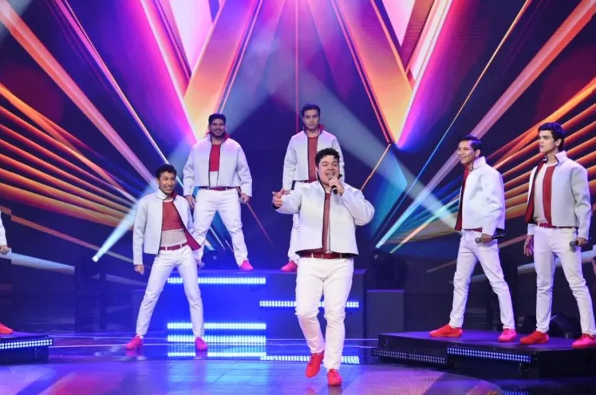 ¡Los chicos no se quedaron atrás!, demostrando su talento musical al interpretar “Cómo te atreves”, en la actuación que daría inicio a este Cuarto Concierto.
