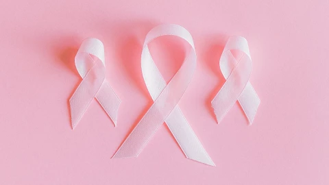 Por qué se usa un listón rosa en la lucha del cáncer de mama