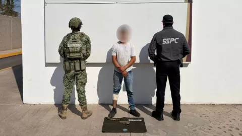 Hombre armado detenido en la Toledo Corro, Culiacán
