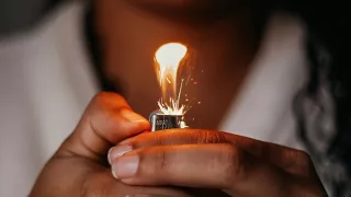 Intento de homicidio en Sylva: sujeto prende fuego a mujer por negarse a darle cerveza