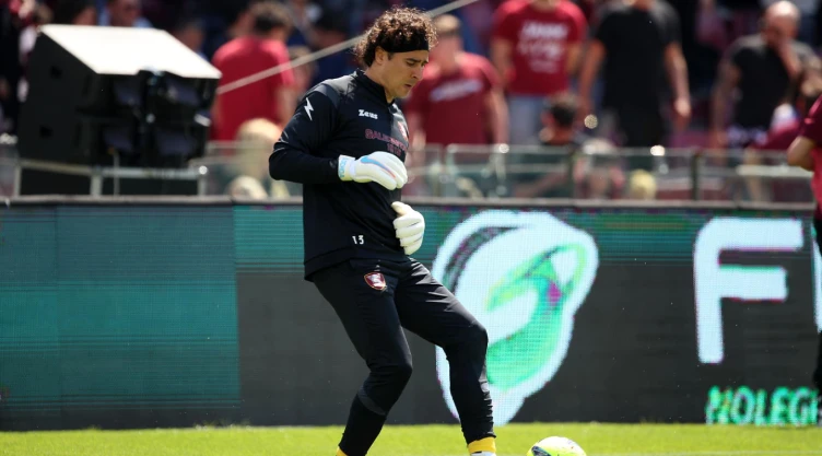 Guillermo Ochoa, portero del Salernitana