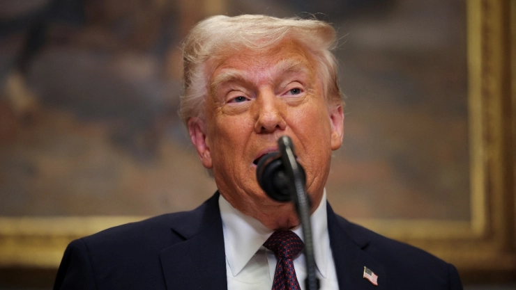 Los aranceles de Trump en 2025 afectarán a la industria automotriz, el petróleo y más sectores.