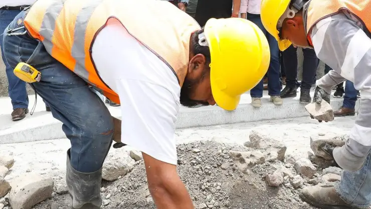 Cierran carreteras por obras en Guanajuato.