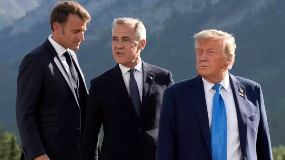 Emmanuel Macron, Mark Carney y Donald Trump en Canadá.