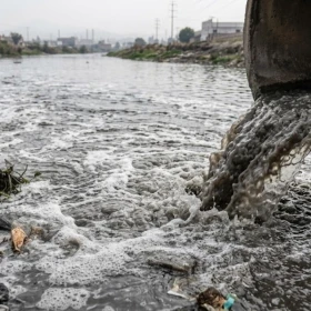 Hallan ibuprofeno, naproxeno y antibióticos en 29 puntos del Río Atoyac