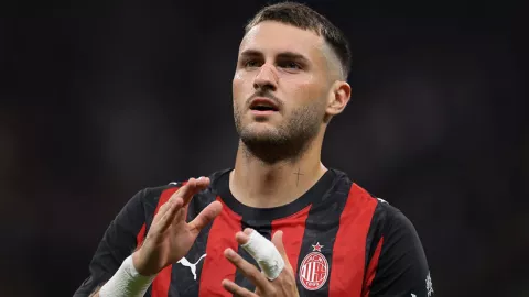 Santiago Giménez es operado del tobillo