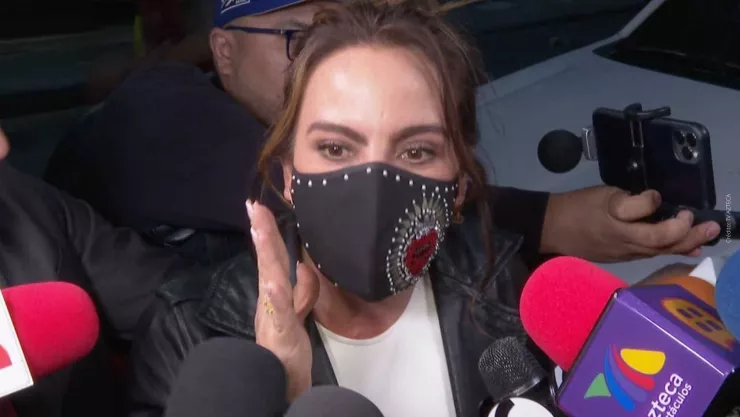 Kate del Castillo llega a México acompañada de un misterioso galán.