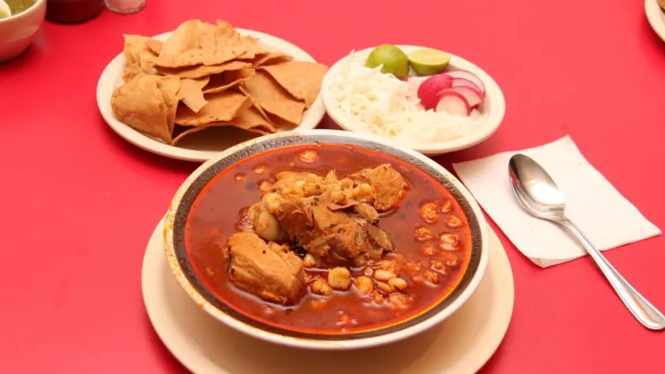 /comida/pozole-blanco-rojo-verde-como-hacer-maiz-quede-tiernito-exquisito