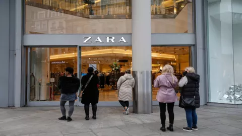 Zara y Forever 21 son dos de las tiendas en las que no se puede gastar el dep&oacute;sito de Mi Beca Para Empezar 2024