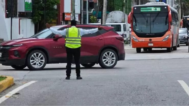 Tráfico por cierres viales en Cancún HOY 16 de septiembre.jpg