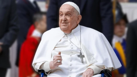 Papa Francisco sorprende al asistir al Domingo de Ramos 2025 en el Vaticano tras crisis de salud.jpg