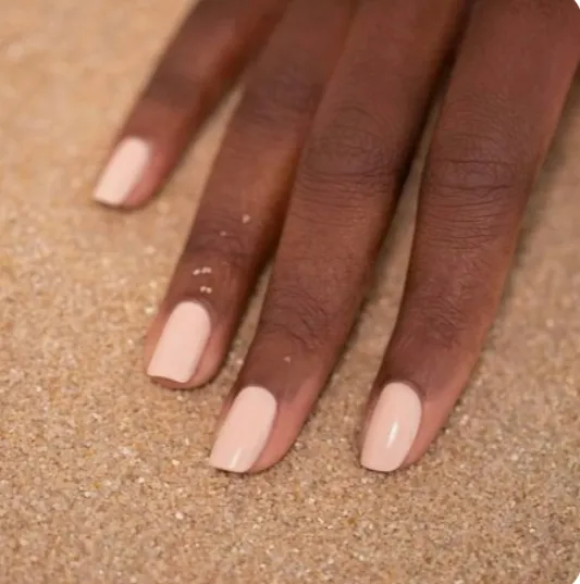 Modelos de uñas para manos morenas