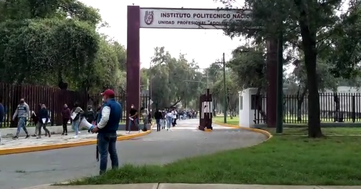 Aplican examen de admisión en el IPN en sedes de CDMX