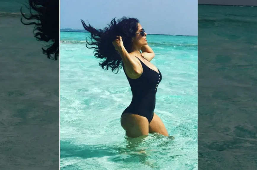 Salma en el mar.jpg