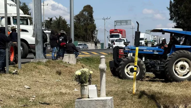 Enfrentamiento entre policías y transportistas en la carretera México-Veracruz