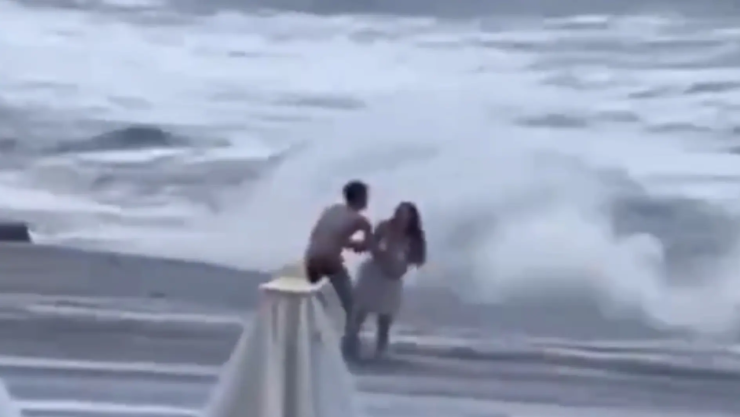 Mujer muere en playa