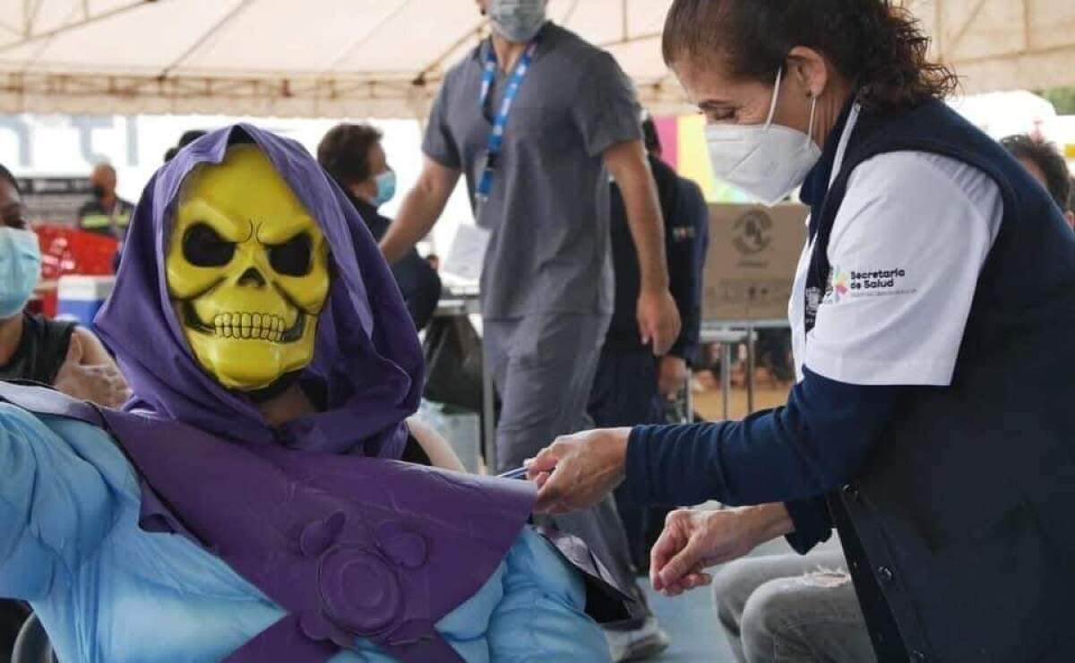 skeletor se vacuna contra la covid 19 en morelia