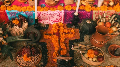 Guía completa: Los 11 elementos que todo altar de muertos necesita y su significado