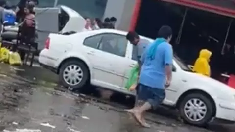 Saqueos en Acapulco tras huracán Otis