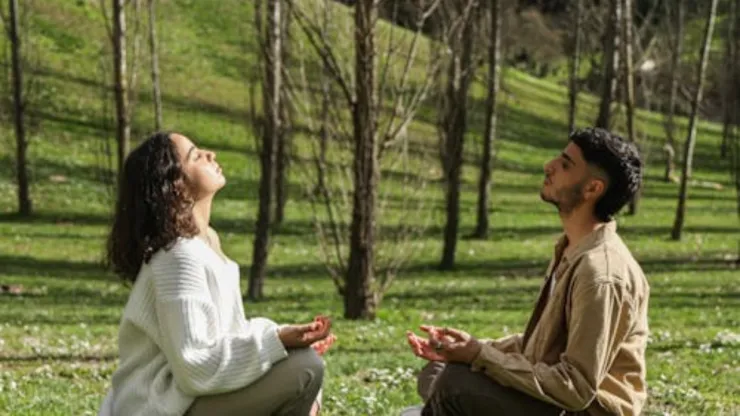 efectos-negativos-del-mindfulness-estudio-revela-riesgos-la-meditacion-en-la-salud-mental