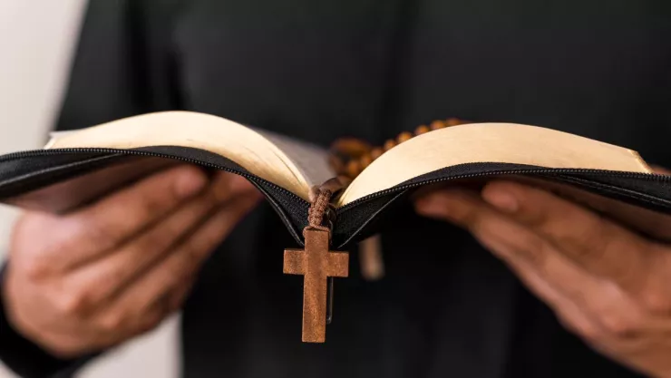 Sacerdote es condenado por violación