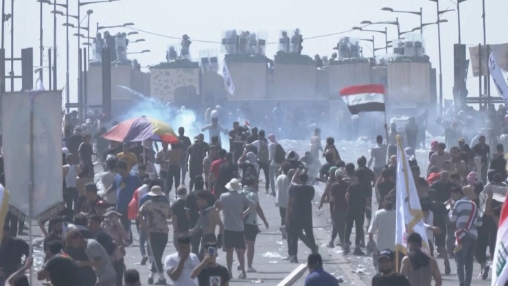 Violentas protestas en Irak; exigen seguridad y mejores sueldos.