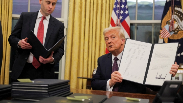 Donald Trump emite órdenes ejecutivas: cárteles como terroristas, aranceles a México y Canadá, y políticas migratorias más estrictas