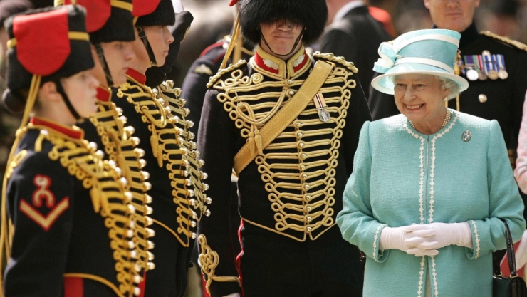 quien sigue en el trono de Inglaterra