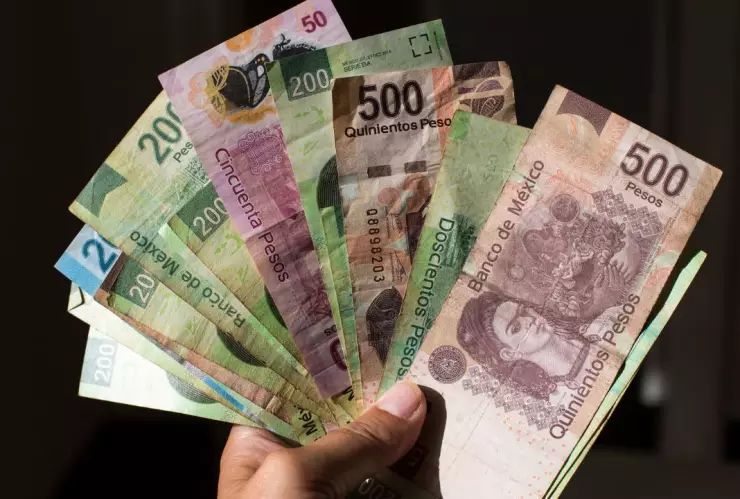 billetes de pesos mexicanos en distintas denominaciones