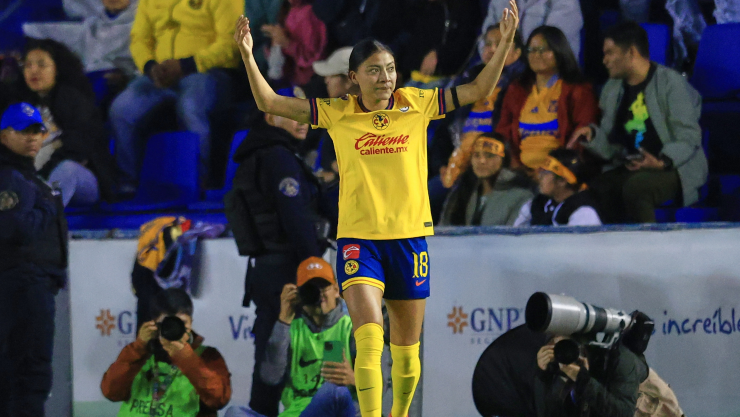Nancy Antonio festeja gol con América