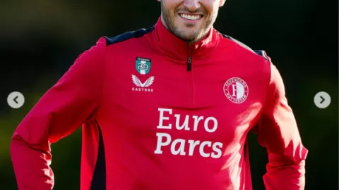 Santi Giménez en la Champions League