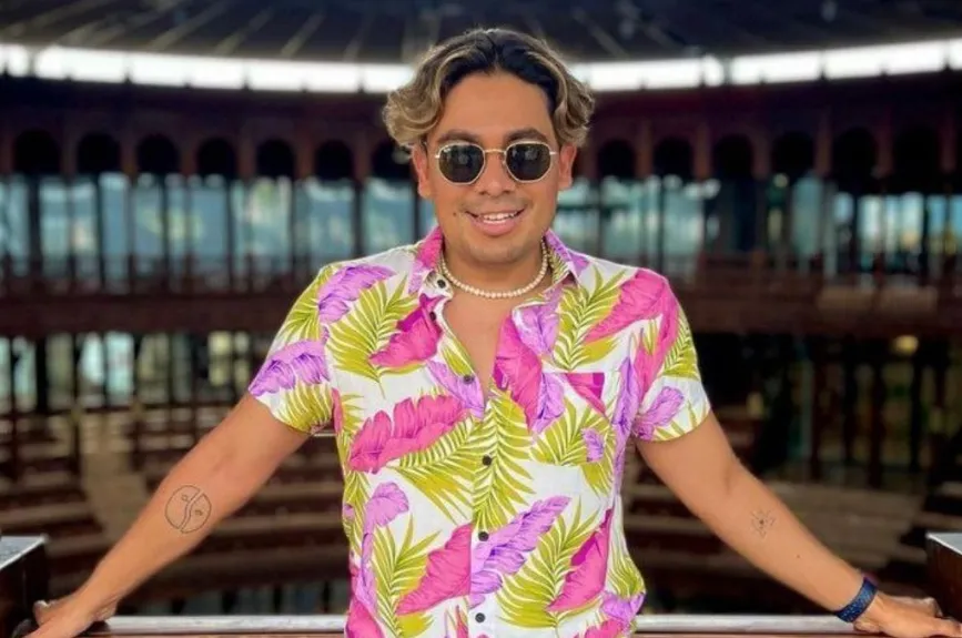 ricardo posando.jpg