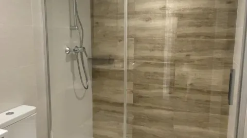 Tubo de cortina del baño