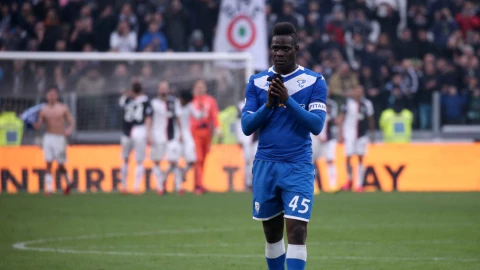 La indisciplina hizo que Balotelli finalizara su contrato con Brescia.
