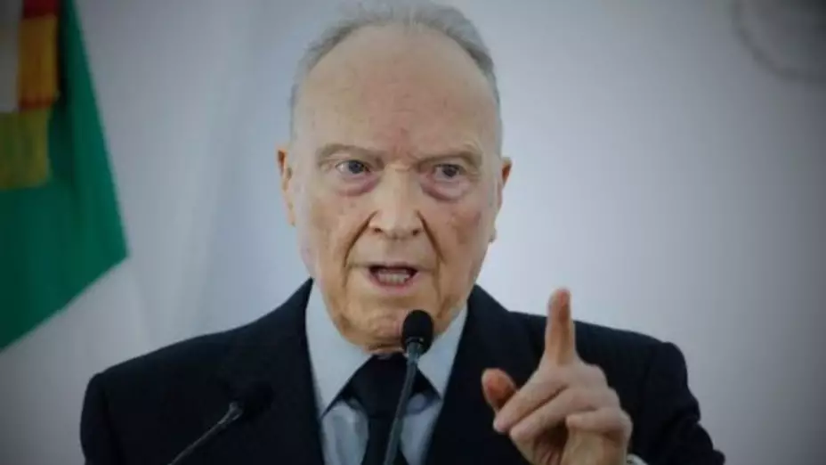 Salida de Gertz Manero de la FGR.