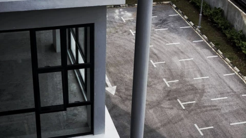 Niño muere tras ser atropellado en estacionamiento.png